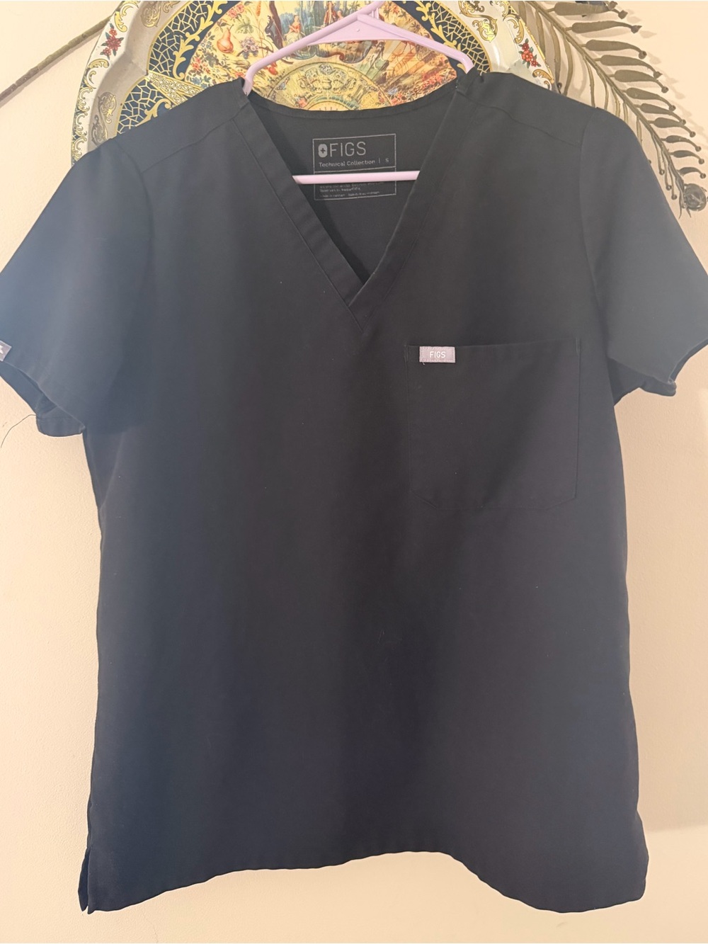 FIGS women’s Black V-Neck Scrub Top